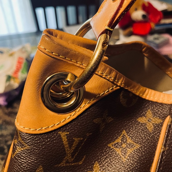 Used Authentic LV Galleria PM, classic monogram, pictures shown - Picture 6 of 16